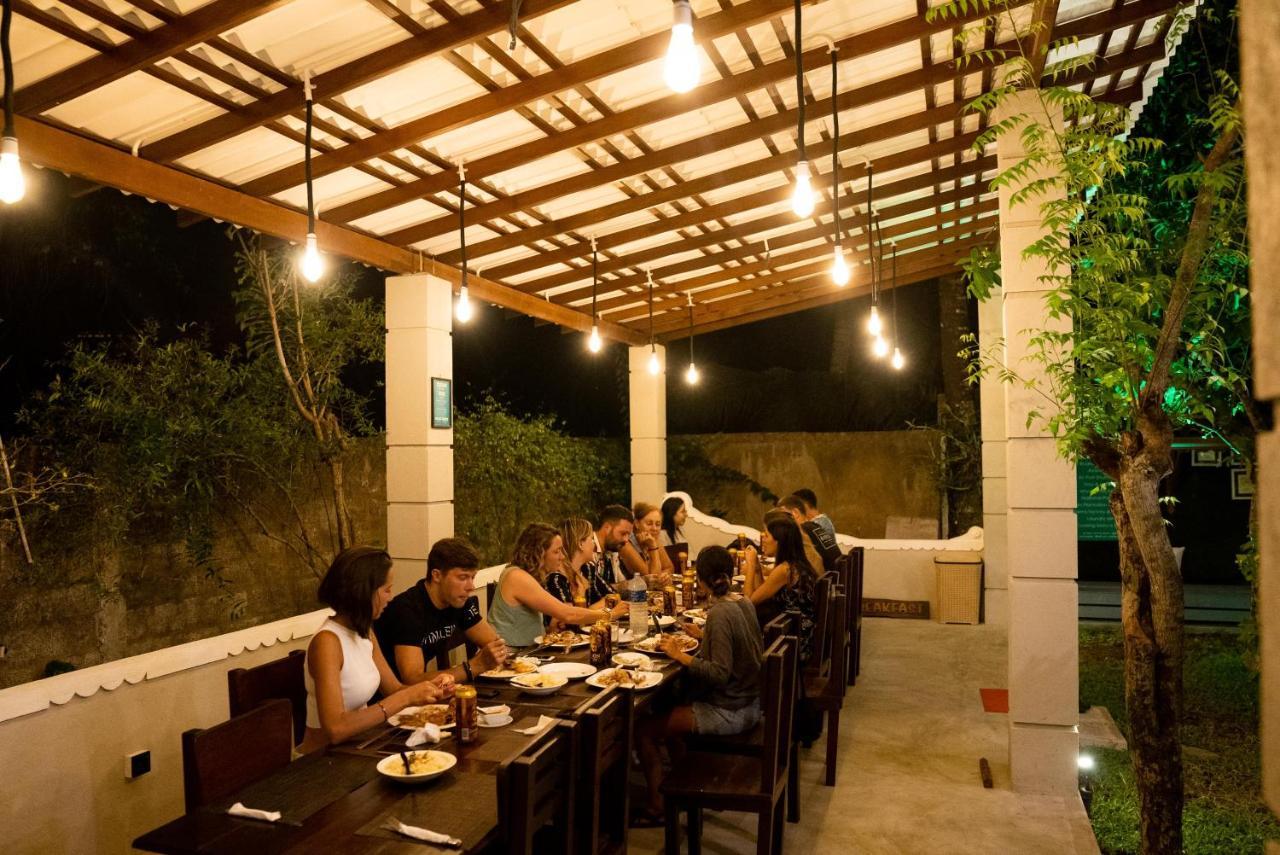 Plantation Surf Inn & Restaurant - 米迪加马东 外观 照片